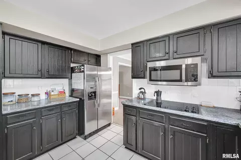 Kitchen - 131 E Morningside Dr, Peoria, IL 61614 photo 3 of 5