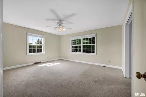 Bedroom - 131 E Morningside Dr, Peoria, IL 61614 photo 1 of 8
