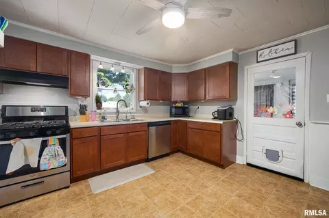Kitchen - 603 N Maple St, Minier, IL 61759 photo 2 of 2