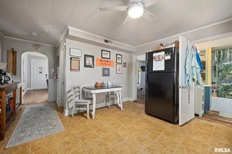 Entry Way - 603 N Maple St, Minier, IL 61759 photo 3 of 4