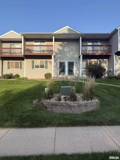 3510 N Kingston Dr, Peoria, IL 61604