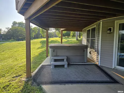 Exterior - 15749 E Pawnee Dr, Cuba, IL 61427 photo 2 of 15