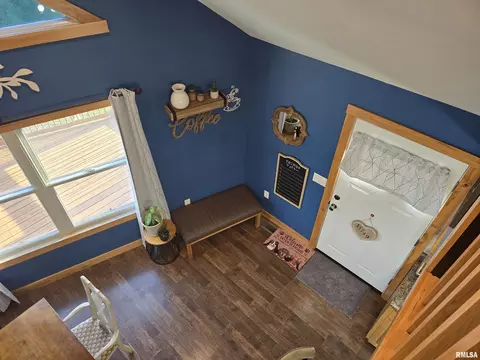 Entry Way - 15749 E Pawnee Dr, Cuba, IL 61427 photo 4 of 9