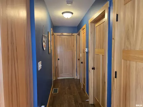 Entry Way - 15749 E Pawnee Dr, Cuba, IL 61427 photo 6 of 9