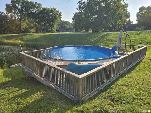 Exterior - 15749 E Pawnee Dr, Cuba, IL 61427 photo 7 of 15