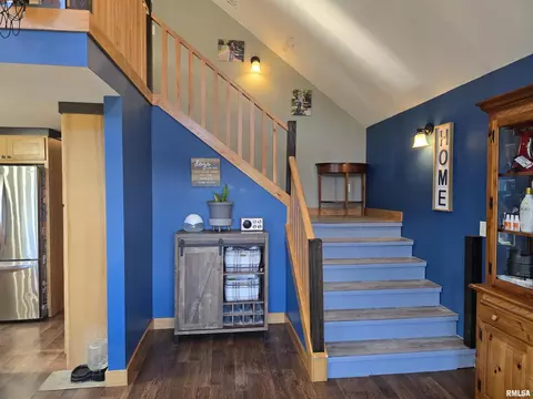 Entry Way - 15749 E Pawnee Dr, Cuba, IL 61427 photo 1 of 9