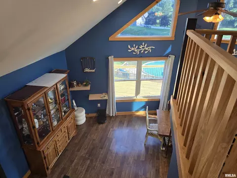 Entry Way - 15749 E Pawnee Dr, Cuba, IL 61427 photo 3 of 9