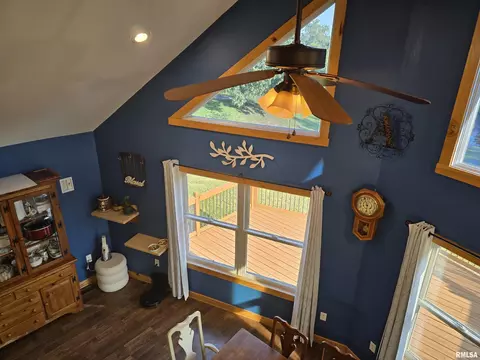 Entry Way - 15749 E Pawnee Dr, Cuba, IL 61427 photo 5 of 9