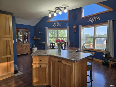 Kitchen - 15749 E Pawnee Dr, Cuba, IL 61427 photo 2 of 5