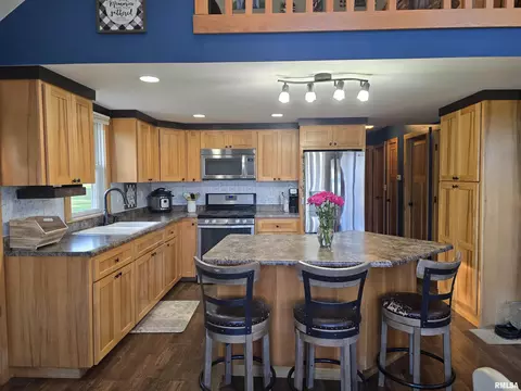Kitchen - 15749 E Pawnee Dr, Cuba, IL 61427 photo 5 of 5
