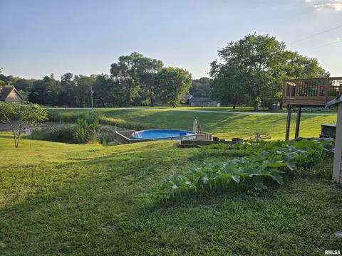 Exterior - 15749 E Pawnee Dr, Cuba, IL 61427 photo 4 of 15