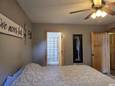 Bedroom - 15749 E Pawnee Dr, Cuba, IL 61427 photo 4 of 13