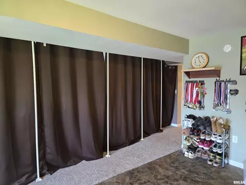 Entry Way - 15749 E Pawnee Dr, Cuba, IL 61427 photo 8 of 9
