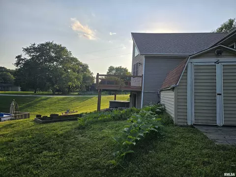 Exterior - 15749 E Pawnee Dr, Cuba, IL 61427 photo 1 of 15