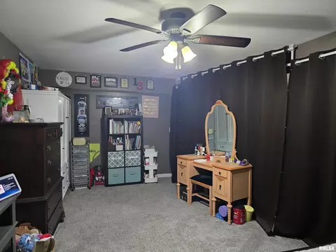 Bedroom - 15749 E Pawnee Dr, Cuba, IL 61427 photo 8 of 13
