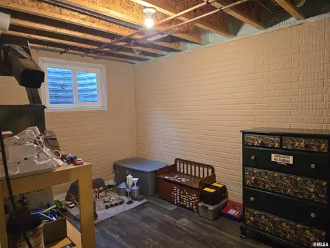 Bedroom - 15749 E Pawnee Dr, Cuba, IL 61427 photo 9 of 13