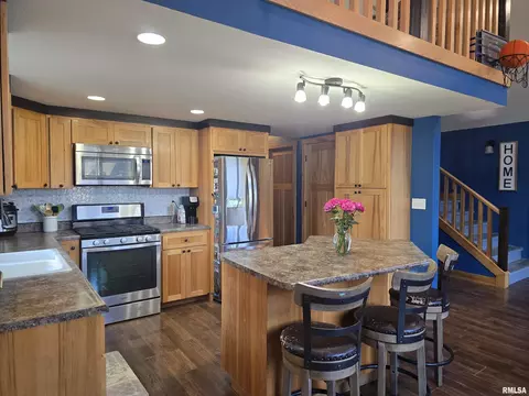 Kitchen - 15749 E Pawnee Dr, Cuba, IL 61427 photo 3 of 5