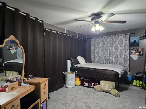 Bedroom - 15749 E Pawnee Dr, Cuba, IL 61427 photo 7 of 13