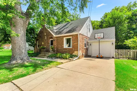 105 Arbor Ct, East Peoria, IL 61611