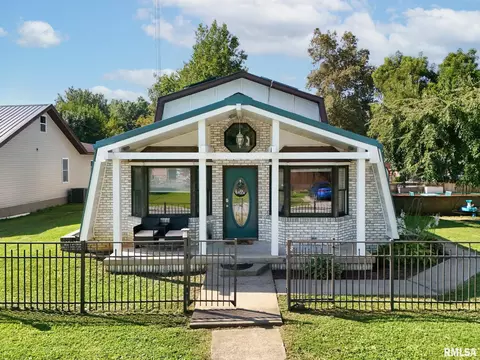 1206 W Oak St, West Frankfort, IL 62896