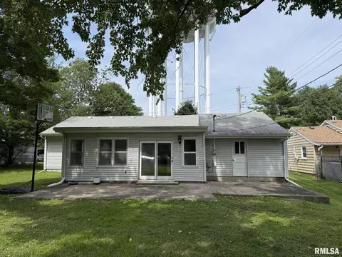 Exterior - 309 E Walker St, Macomb, IL 61455 photo 2 of 2