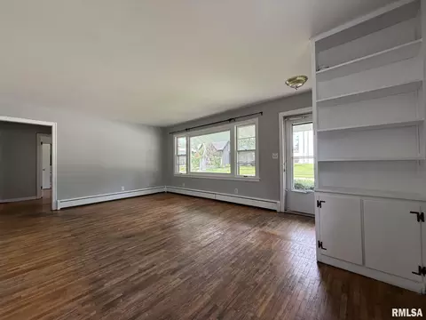 Living - 309 E Walker St, Macomb, IL 61455 photo 2 of 5