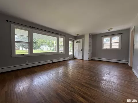 Living - 309 E Walker St, Macomb, IL 61455 photo 1 of 5