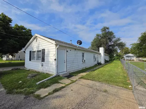 120 Linden St, East Peoria, IL 61611