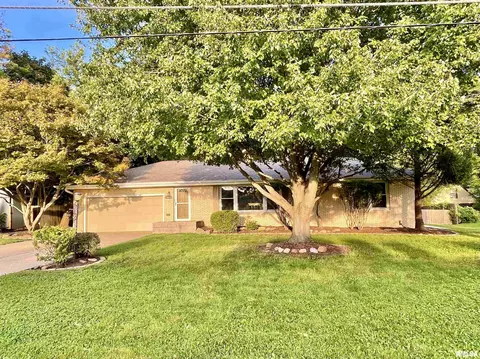 5802 N Humboldt Ave, Peoria, IL 61614