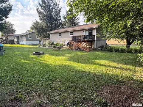 Exterior - 906 Lake Rd, Eureka, IL 61530 photo 8 of 11