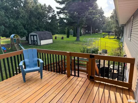 Exterior - 906 Lake Rd, Eureka, IL 61530 photo 6 of 11