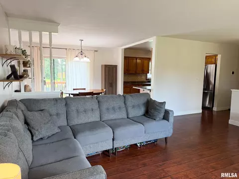 Living - 906 Lake Rd, Eureka, IL 61530 photo 2 of 3