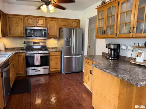 Kitchen - 906 Lake Rd, Eureka, IL 61530 photo 6 of 8
