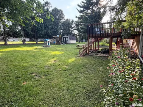 Exterior - 906 Lake Rd, Eureka, IL 61530 photo 9 of 11