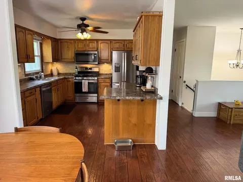 Kitchen - 906 Lake Rd, Eureka, IL 61530 photo 7 of 8