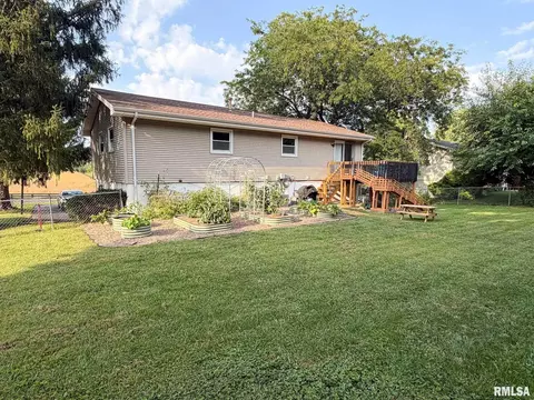 Exterior - 906 Lake Rd, Eureka, IL 61530 photo 10 of 11