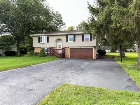 Exterior - 906 Lake Rd, Eureka, IL 61530 photo 2 of 11