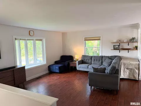 Living - 906 Lake Rd, Eureka, IL 61530 photo 1 of 3