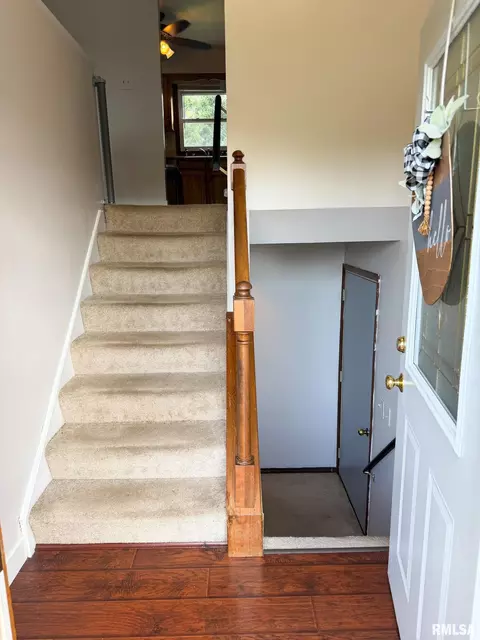 Entry Way - 906 Lake Rd, Eureka, IL 61530 photo 1 of 2