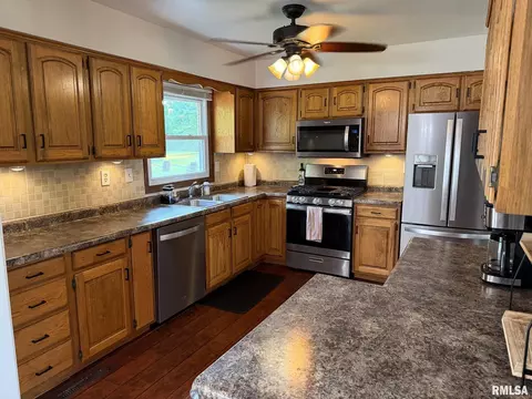 Kitchen - 906 Lake Rd, Eureka, IL 61530 photo 5 of 8