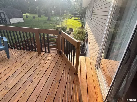 Exterior - 906 Lake Rd, Eureka, IL 61530 photo 7 of 11
