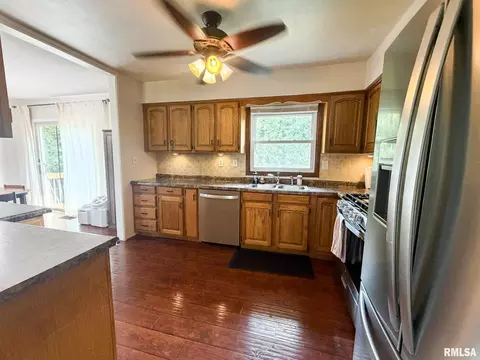 Kitchen - 906 Lake Rd, Eureka, IL 61530 photo 2 of 8