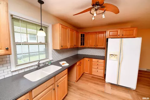 Kitchen - 417 W Monroe St, Metamora, IL 61548 photo 3 of 10