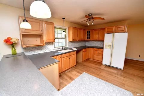 Kitchen - 417 W Monroe St, Metamora, IL 61548 photo 8 of 10