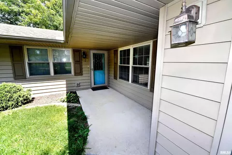 Exterior - 417 W Monroe St, Metamora, IL 61548 photo 3 of 24