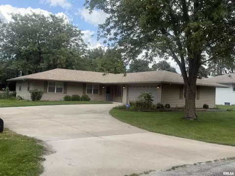 Exterior - 417 W Monroe St, Metamora, IL 61548 photo 2 of 24