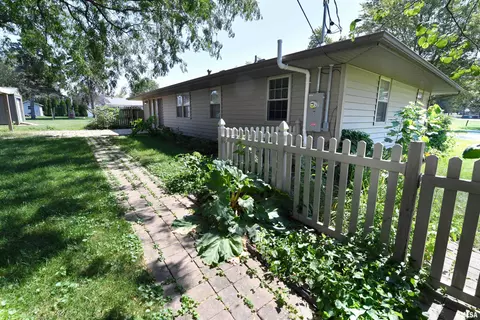 Exterior - 417 W Monroe St, Metamora, IL 61548 photo 12 of 24