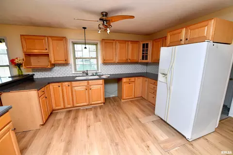 Kitchen - 417 W Monroe St, Metamora, IL 61548 photo 4 of 10