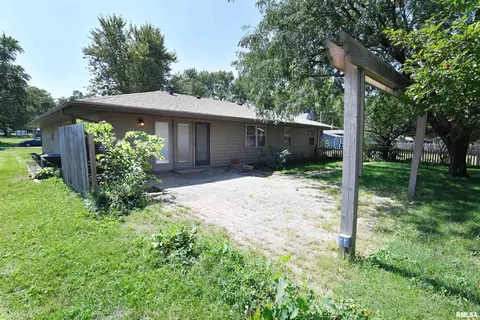 Exterior - 417 W Monroe St, Metamora, IL 61548 photo 11 of 24