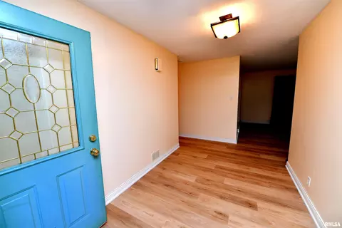 Entry Way - 417 W Monroe St, Metamora, IL 61548 photo 1 of 6